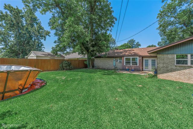 3911 Parkway Drive, Bossier City, LA 71112