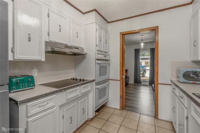 3911 Parkway Drive, Bossier City, LA 71112