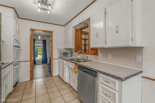 3911 Parkway Drive, Bossier City, LA 71112
