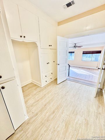 1722 W French, San Antonio, TX 78201