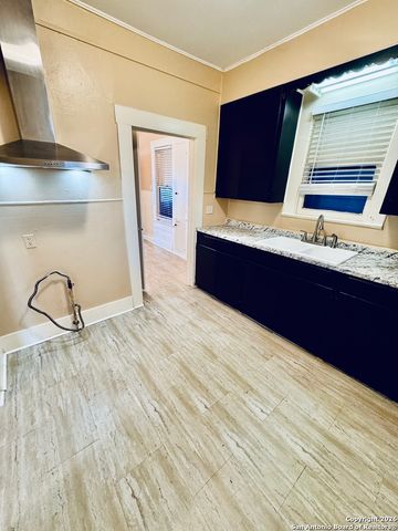 1722 W French, San Antonio, TX 78201