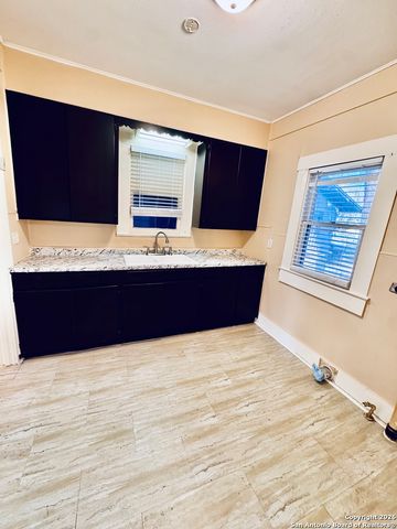 1722 W French, San Antonio, TX 78201