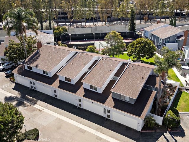 622 Whitney Way, Costa Mesa, CA 92626