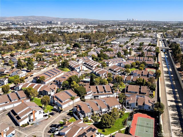 622 Whitney Way, Costa Mesa, CA 92626