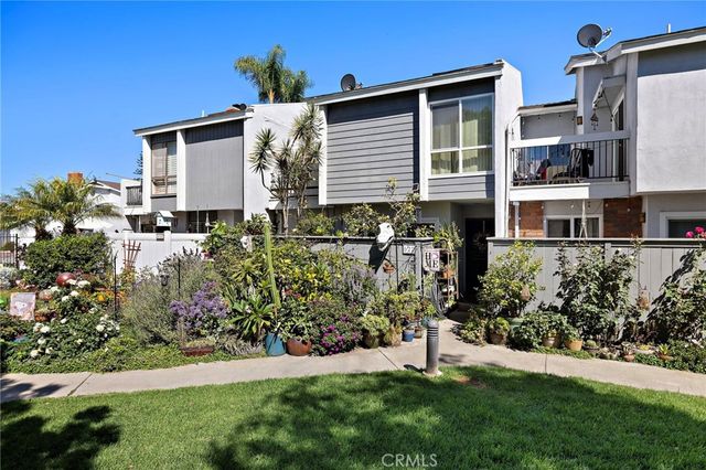 622 Whitney Way, Costa Mesa, CA 92626
