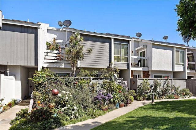 622 Whitney Way, Costa Mesa, CA 92626