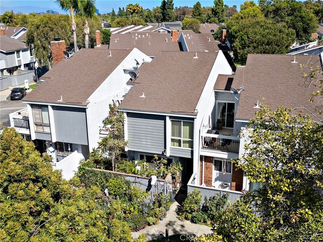 622 Whitney Way, Costa Mesa, CA 92626