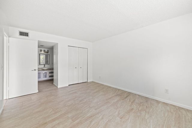 1166 6th Avenue B3, Vero Beach, FL 32960