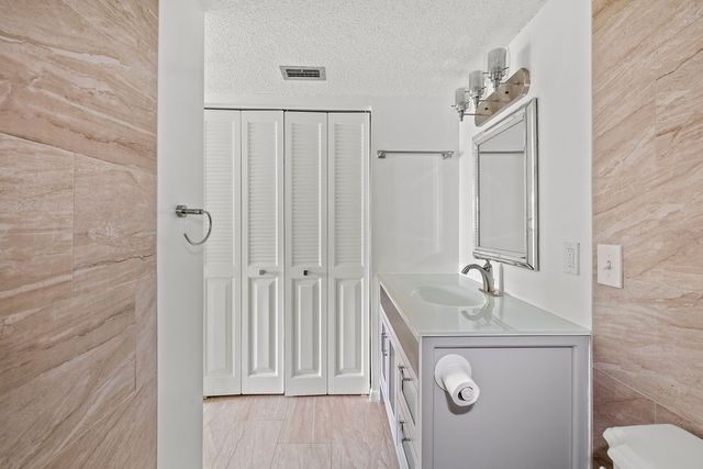 1166 6th Avenue B3, Vero Beach, FL 32960
