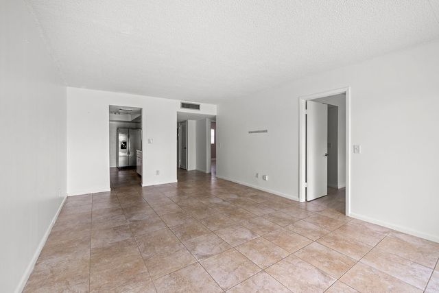 1166 6th Avenue B3, Vero Beach, FL 32960