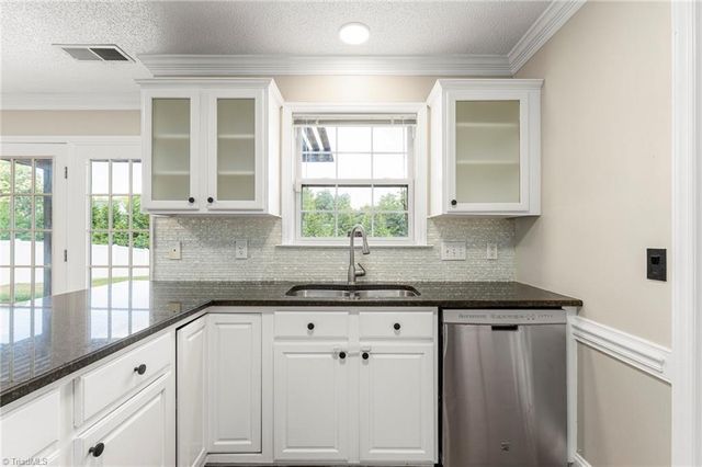 125 Village Club Lane, Clemmons, NC 27012
