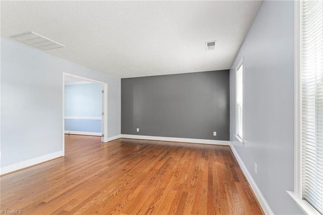 125 Village Club Lane, Clemmons, NC 27012