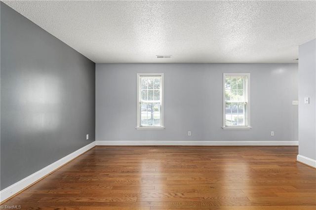 125 Village Club Lane, Clemmons, NC 27012
