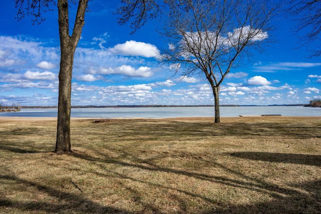 N7511 Harbor Drive, New Lisbon, WI 53950