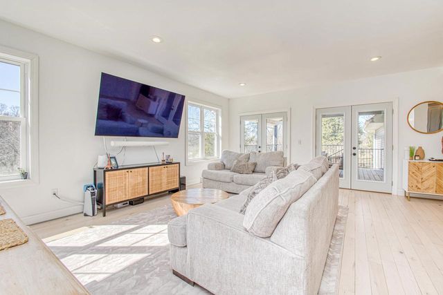 1175 Sunset Drive, Platteville, WI 53818