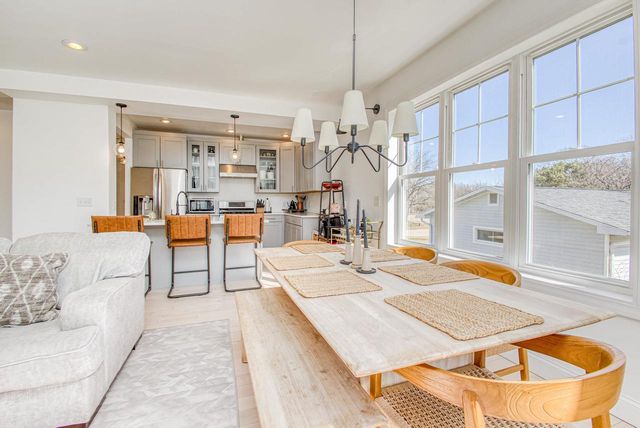 1175 Sunset Drive, Platteville, WI 53818