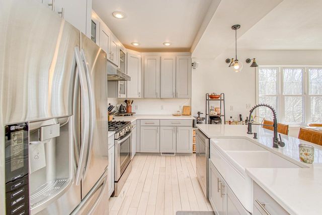 1175 Sunset Drive, Platteville, WI 53818