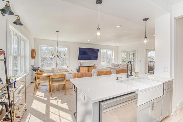 1175 Sunset Drive, Platteville, WI 53818