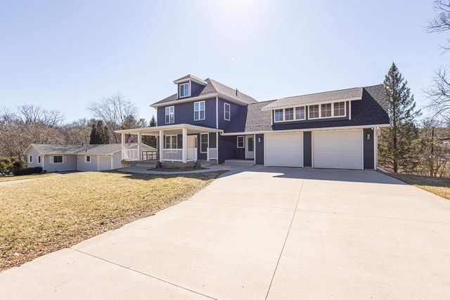 1175 Sunset Drive, Platteville, WI 53818