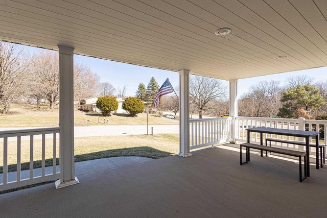 1175 Sunset Drive, Platteville, WI 53818