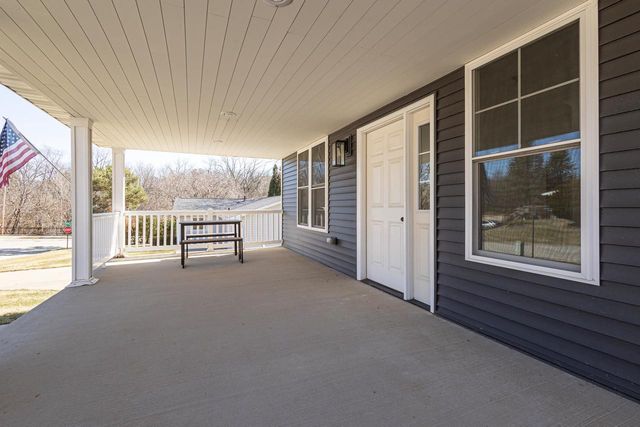 1175 Sunset Drive, Platteville, WI 53818