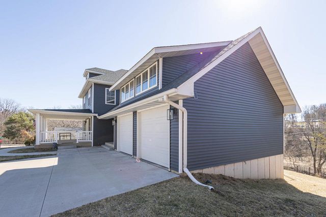 1175 Sunset Drive, Platteville, WI 53818