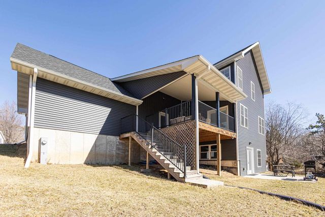 1175 Sunset Drive, Platteville, WI 53818