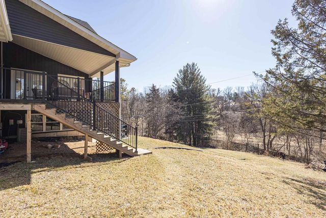 1175 Sunset Drive, Platteville, WI 53818