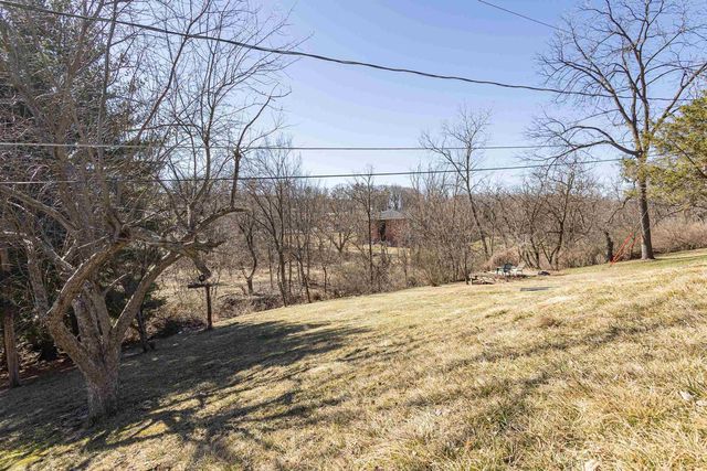 1175 Sunset Drive, Platteville, WI 53818