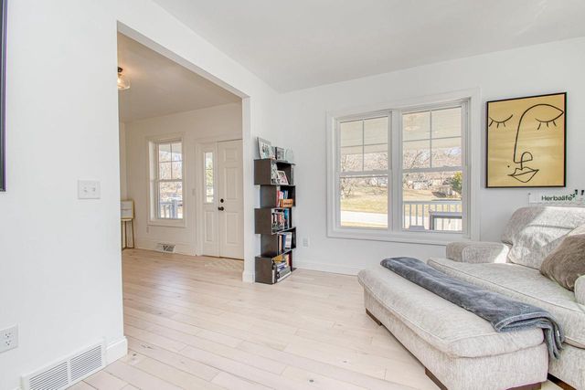 1175 Sunset Drive, Platteville, WI 53818