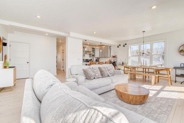 1175 Sunset Drive, Platteville, WI 53818