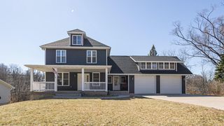 1175 Sunset Drive, Platteville, WI 53818