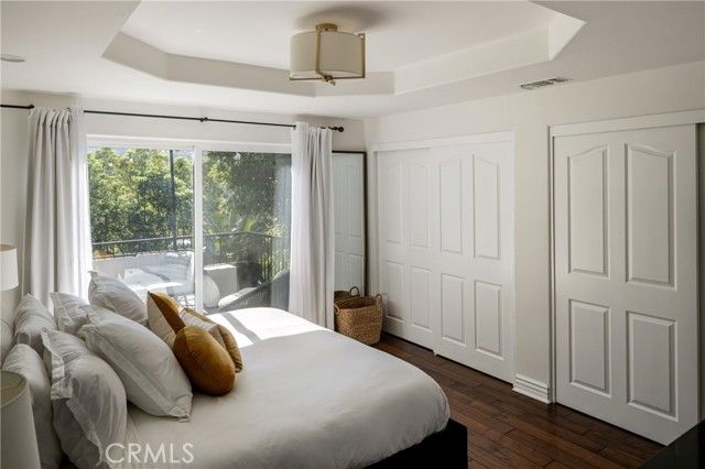 3261 N Knoll Drive, Los Angeles, CA 90068