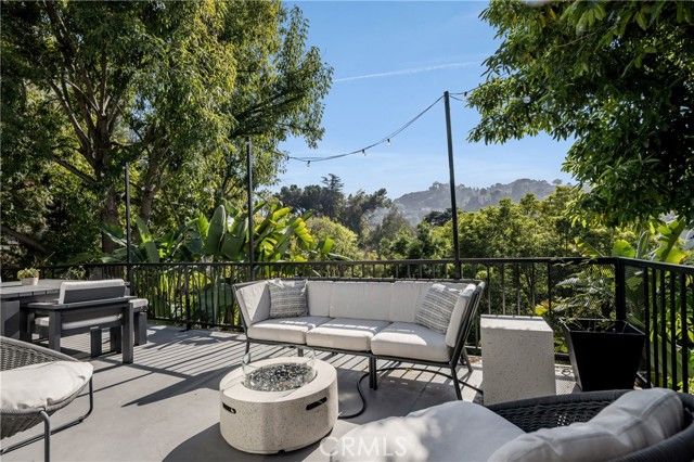 3261 N Knoll Drive, Los Angeles, CA 90068