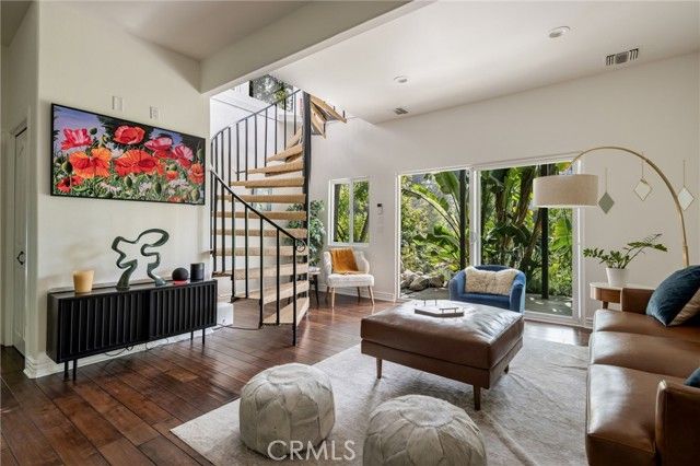 3261 N Knoll Drive, Los Angeles, CA 90068