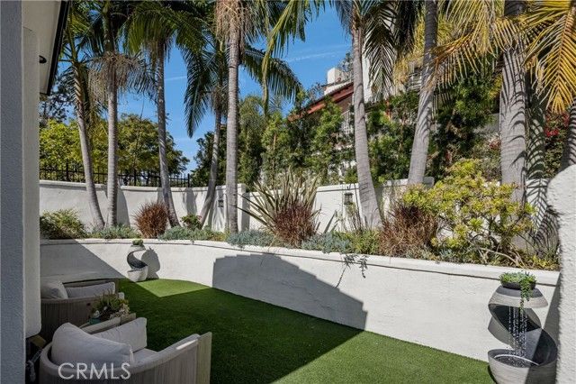 3261 N Knoll Drive, Los Angeles, CA 90068