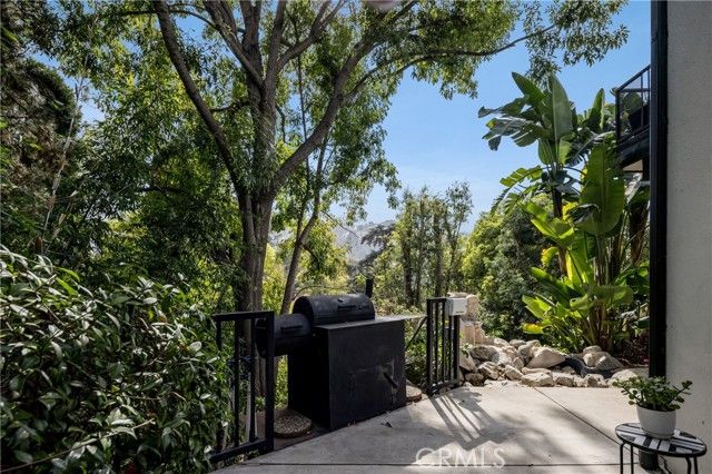 3261 N Knoll Drive, Los Angeles, CA 90068