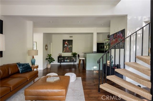 3261 N Knoll Drive, Los Angeles, CA 90068