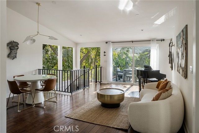 3261 N Knoll Drive, Los Angeles, CA 90068