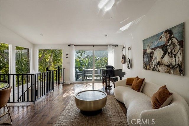 3261 N Knoll Drive, Los Angeles, CA 90068