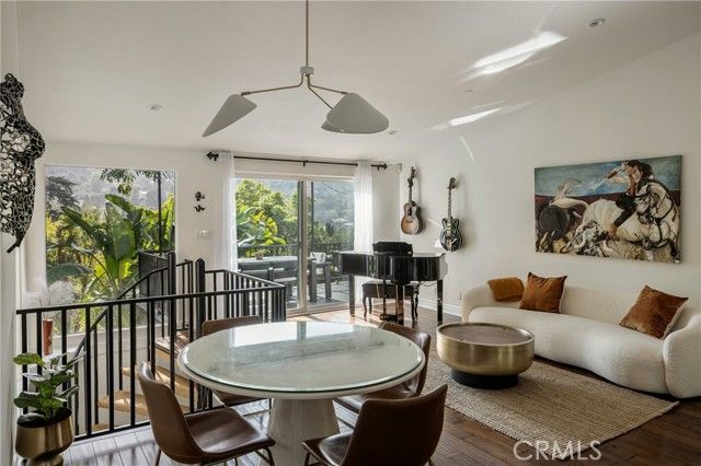 3261 N Knoll Drive, Los Angeles, CA 90068