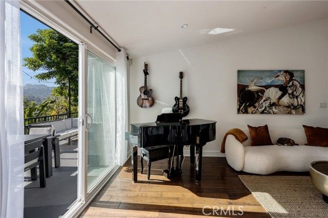 3261 N Knoll Drive, Los Angeles, CA 90068