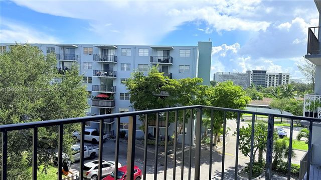 1465 NE 123rd St 404, North Miami, FL 33161