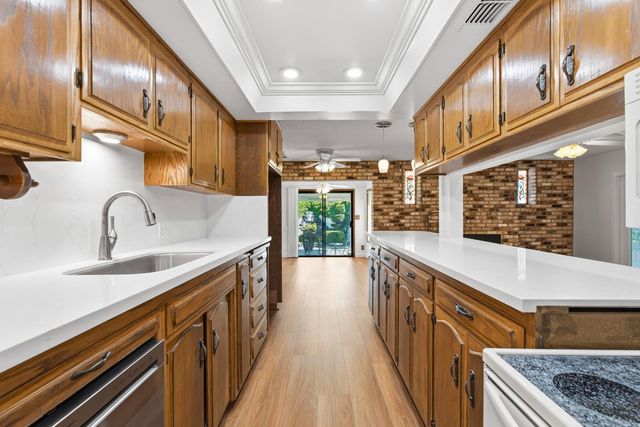 1008 Colonial Ct, Modesto, CA 95350