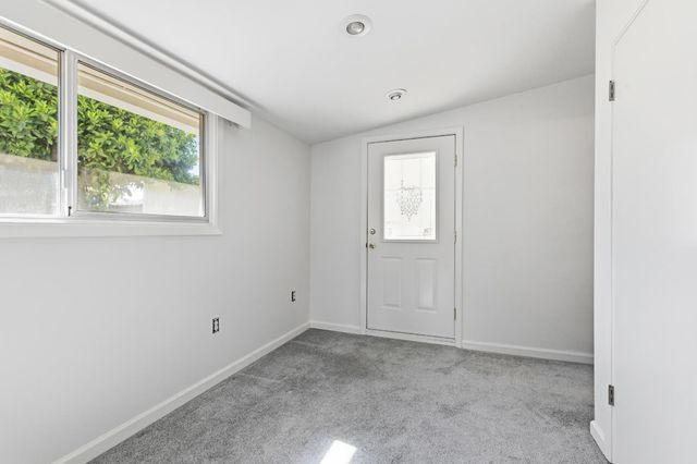 1008 Colonial Ct, Modesto, CA 95350