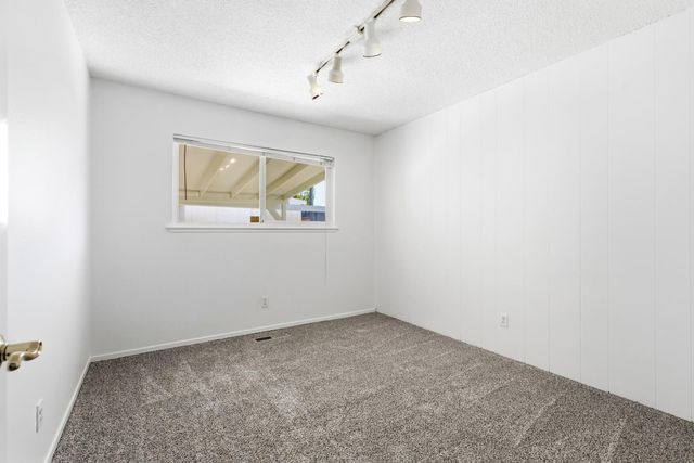 1008 Colonial Ct, Modesto, CA 95350