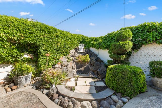 1008 Colonial Ct, Modesto, CA 95350