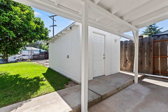 1008 Colonial Ct, Modesto, CA 95350