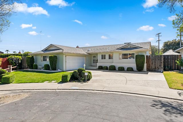 1008 Colonial Ct, Modesto, CA 95350