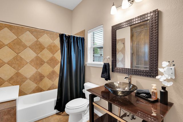 1625 Plum Creek Drive, Midlothian, TX 76065